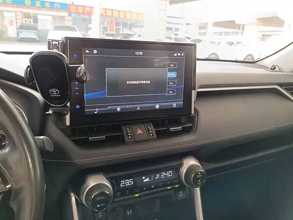 Toyota Wildlander 2021 2.0L CVT 4WD Luxury Edition фото 13