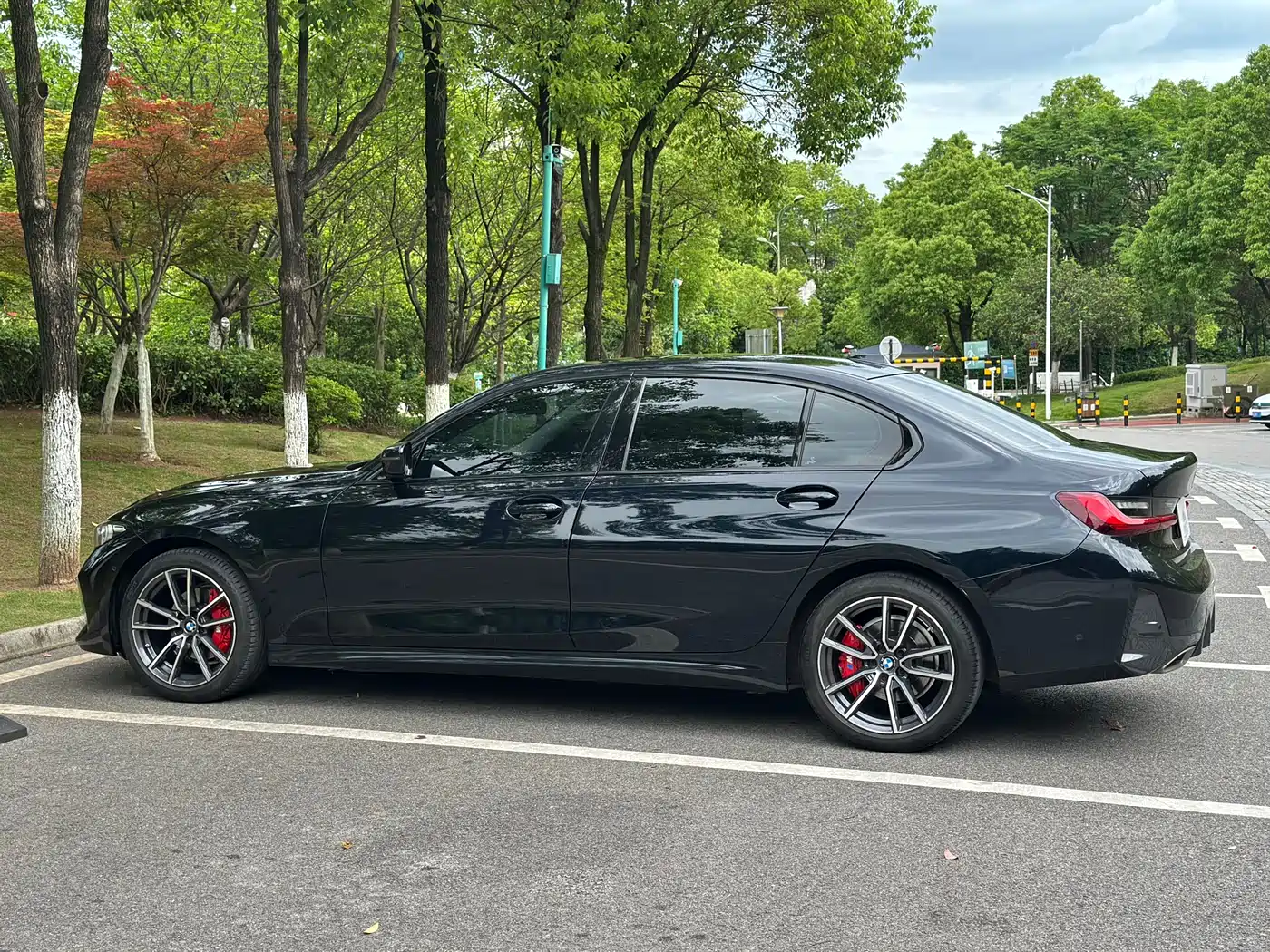 BMW 3 Series 2023 325Li M Sport Package фото 14