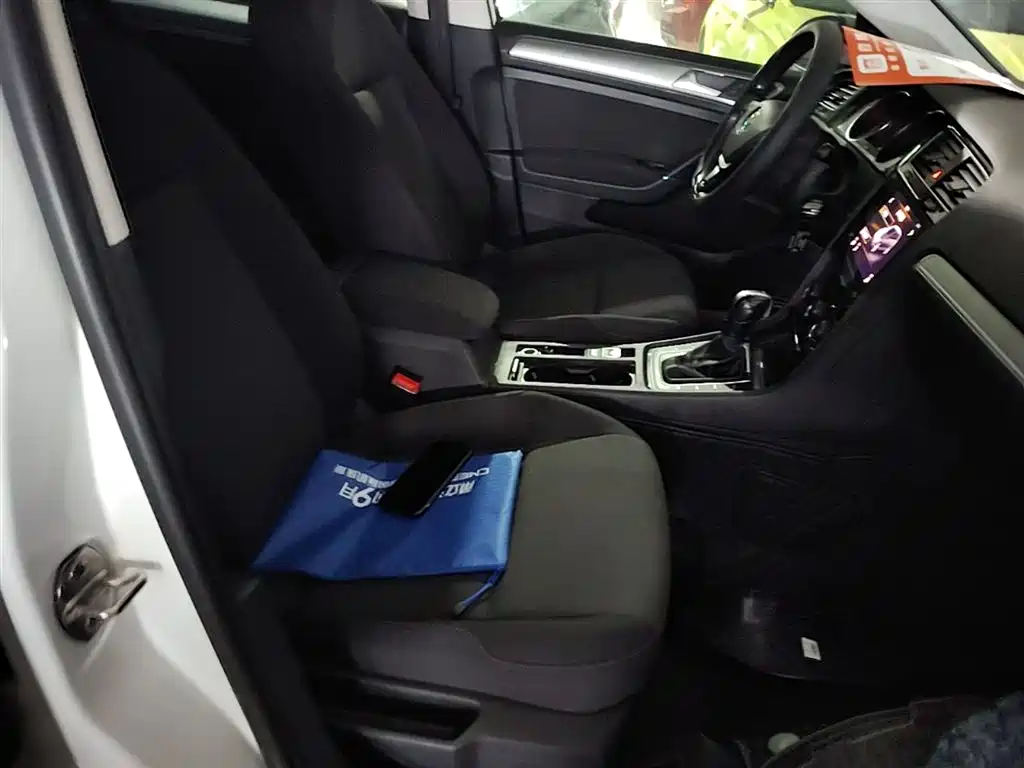 Volkswagen Golf 2020 200TSI DSG Comfort Progressive Edition фото 25