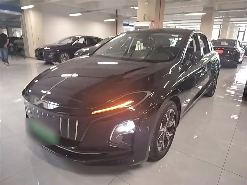 Hongqi E-QM5 2021 Charging Flag Joy Edition