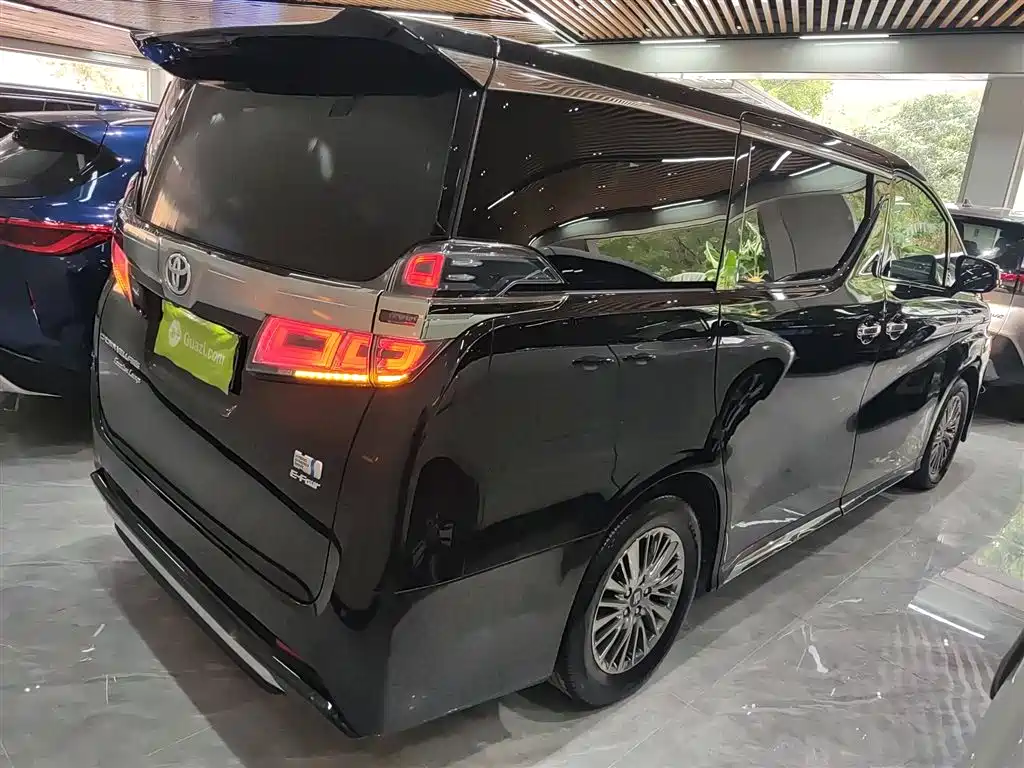 Toyota Vellfire 2021 Crown Hybrid 2.5L HV Premium Edition фото 8