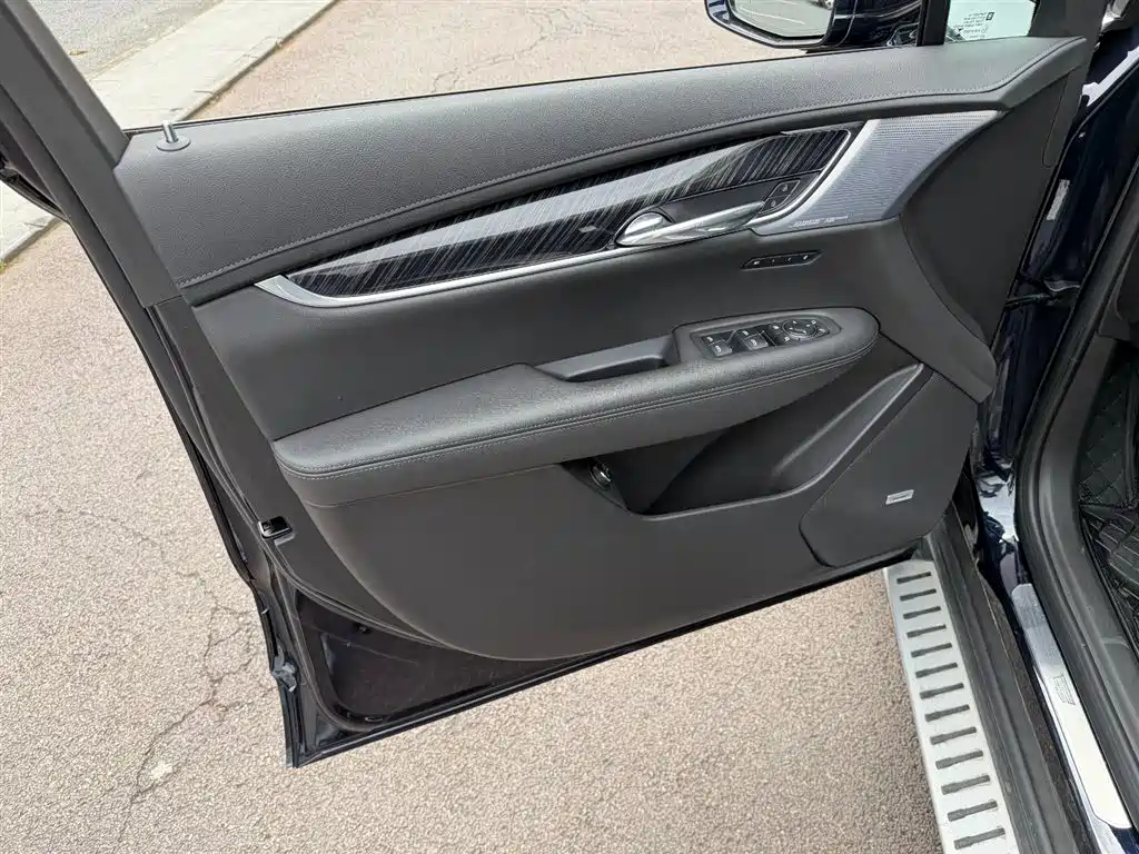 Cadillac XT6 2022 2.0T 7-Seater 4WD Luxury Edition фото 6