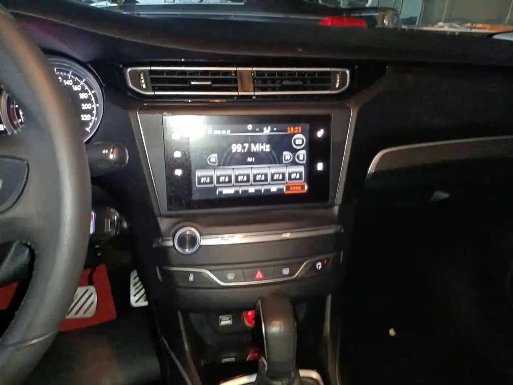 Peugeot 408 2015 Model 1.2T Automatic Luxury Edition фото 10