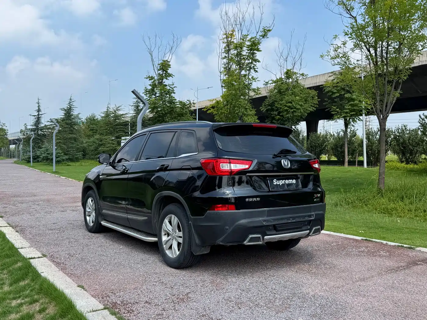 Photo 7 - Changan CS75