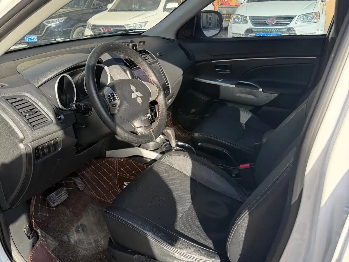 Mitsubishi ASX 2016 2.0L CVT 2WD Navigation Edition фото 8