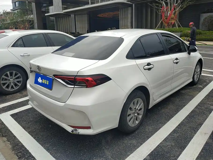 Toyota Corolla 2019 1.2T S-CVT GL Pioneer Edition фото 3