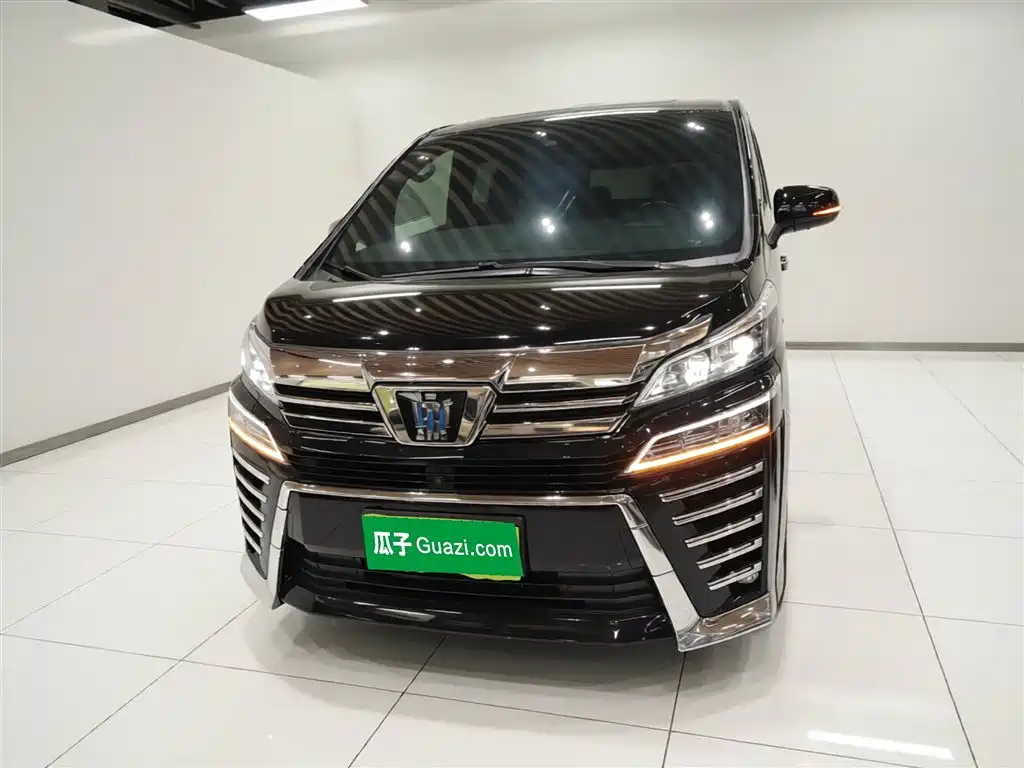 Toyota Vellfire 2021 Crown Hybrid 2.5L HV Premium Edition фото 3