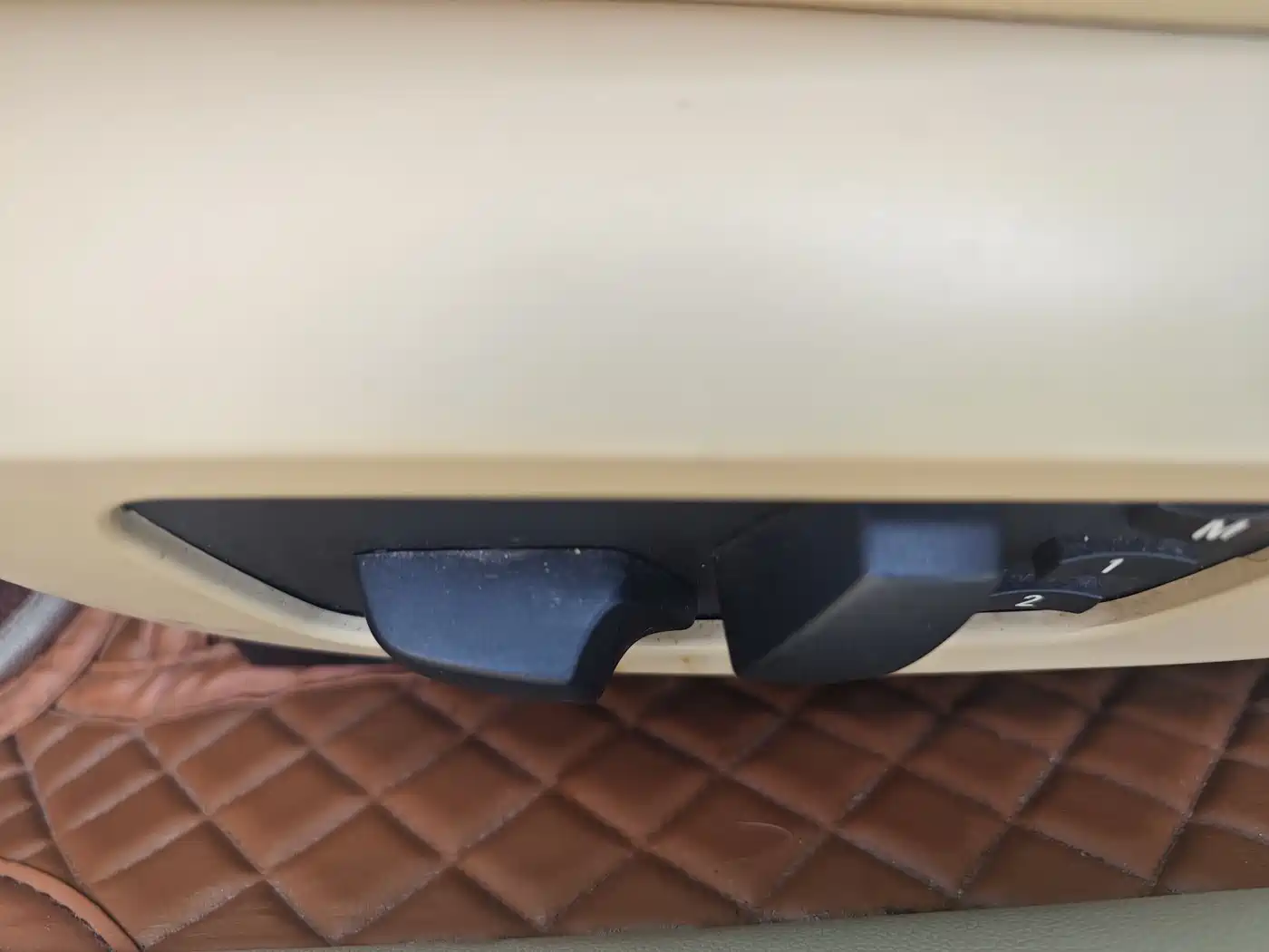 BMW 3 Series 2009 325i Luxury фото 12