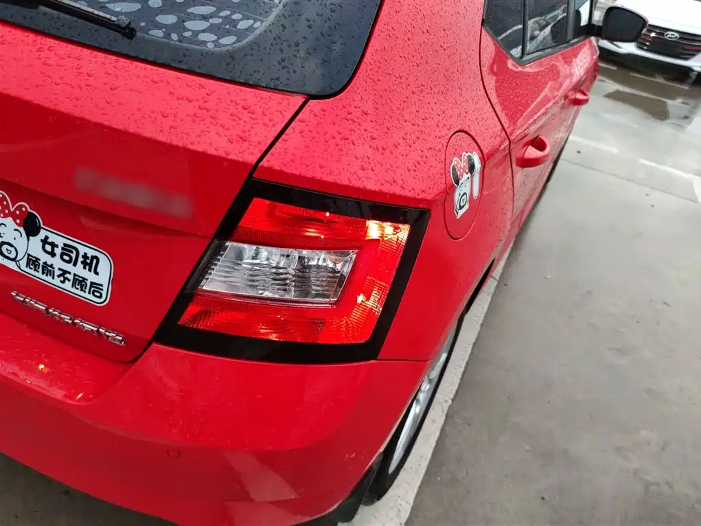 Škoda Fabia 2016 1.4L Automatic Car Enjoy Edition фото 8