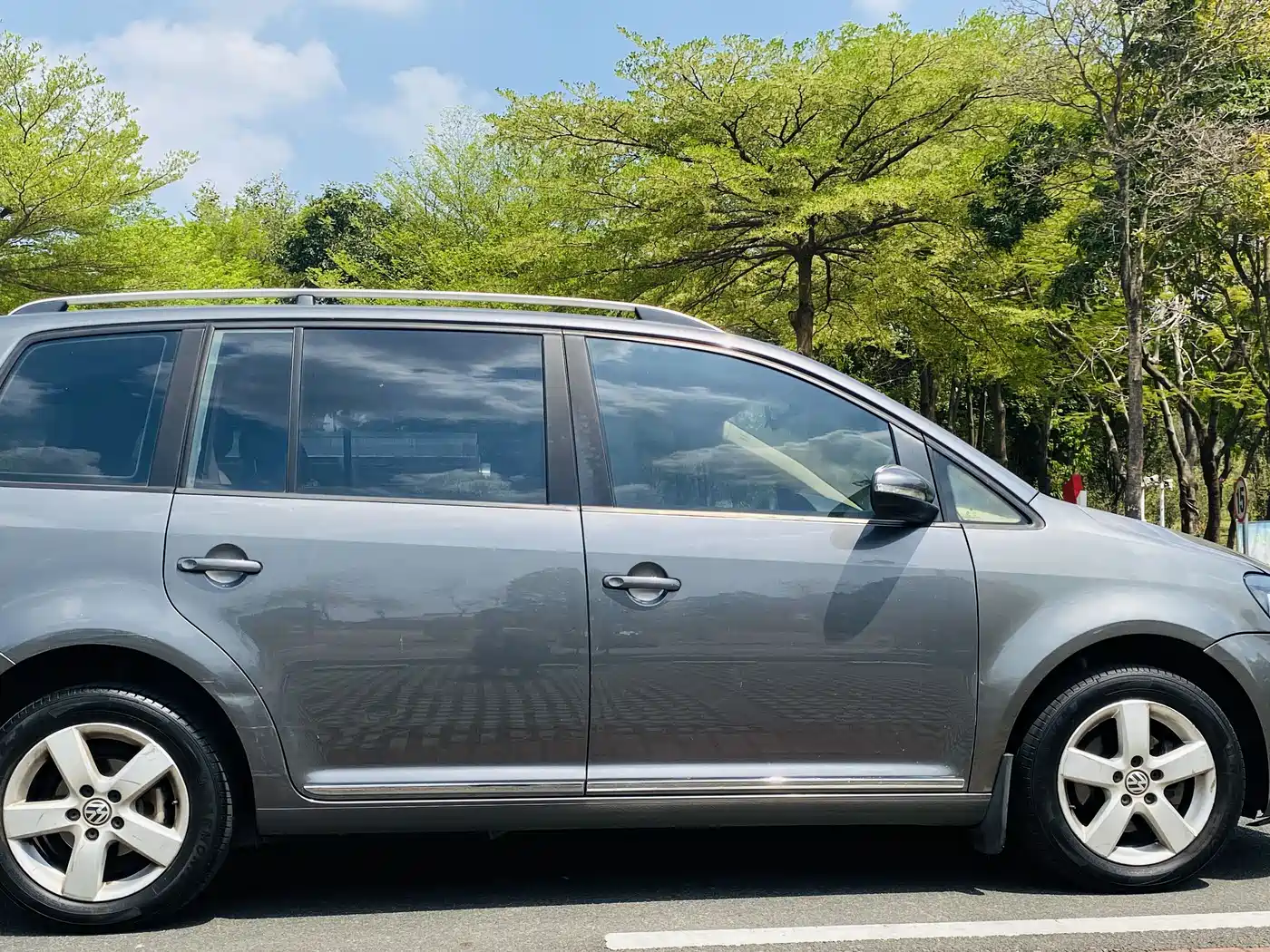 Volkswagen Touran 2013 1.4T DSG Comfort 5-seater фото 4