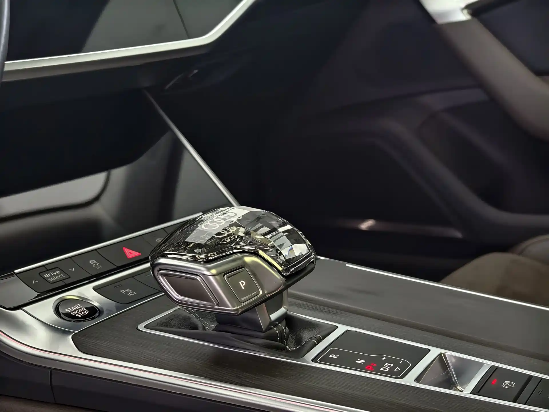 Фото 6 - Audi A7L