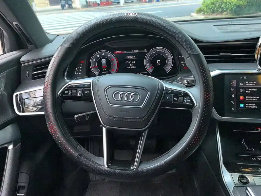 Фото 15 - Audi A6L