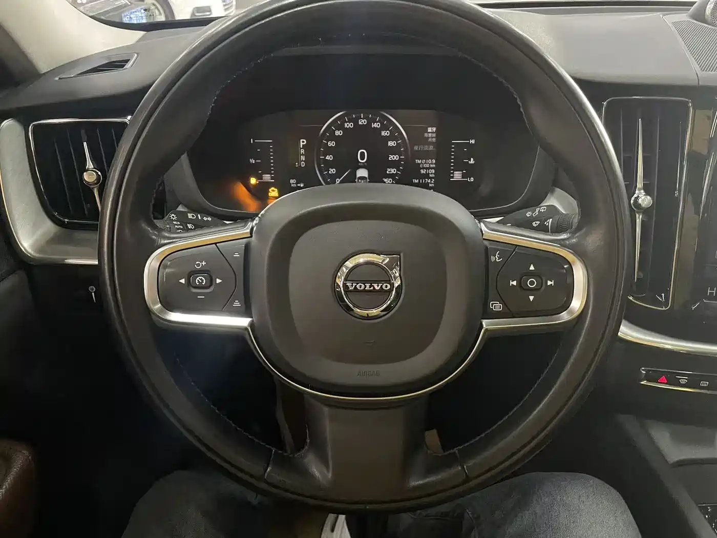 Фото 8 - Volvo XC60