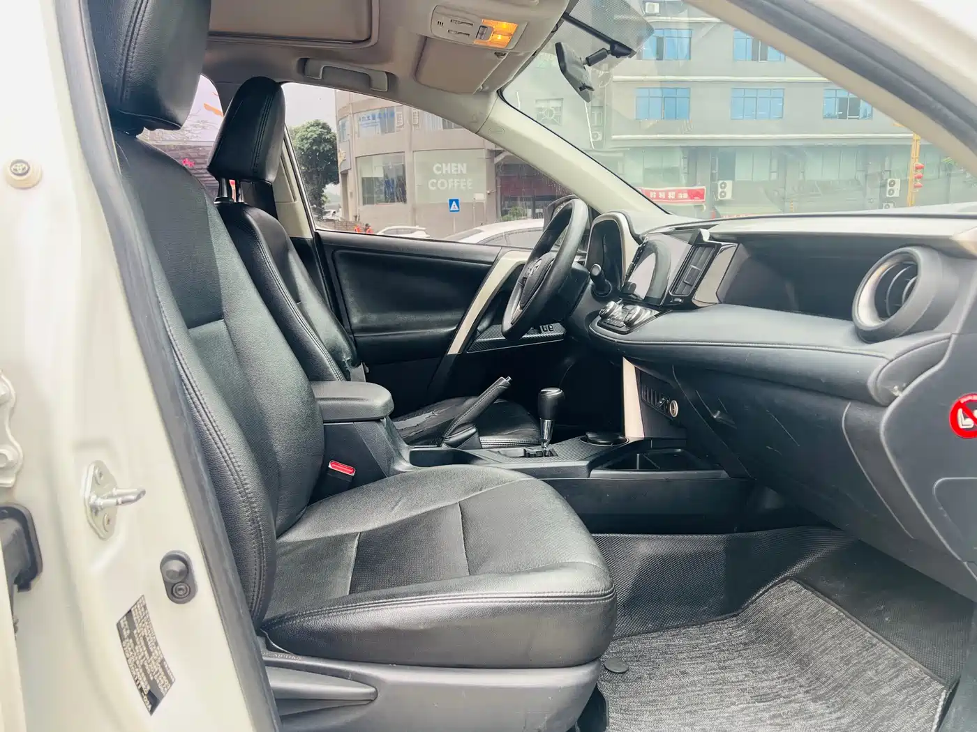 Toyota RAV4 Rongfang 2015 2.0L CVT 2WD Trend Edition фото 12