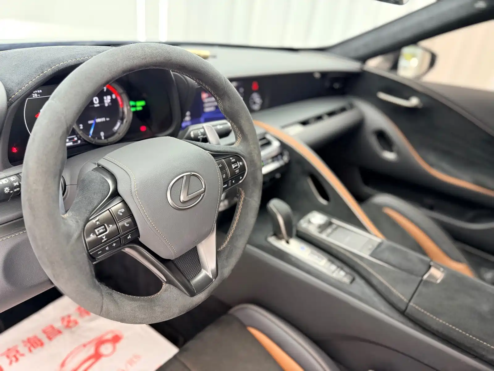 Фото 4 - Lexus LC