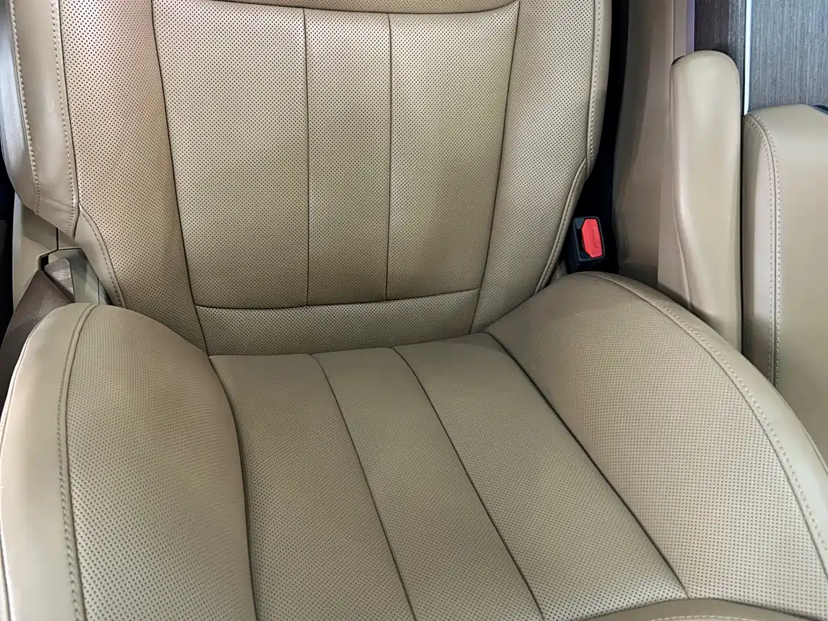 Land Rover Range Rover 2024 3.0 L6 400PS Golden Age Extended 7-Seater фото 24