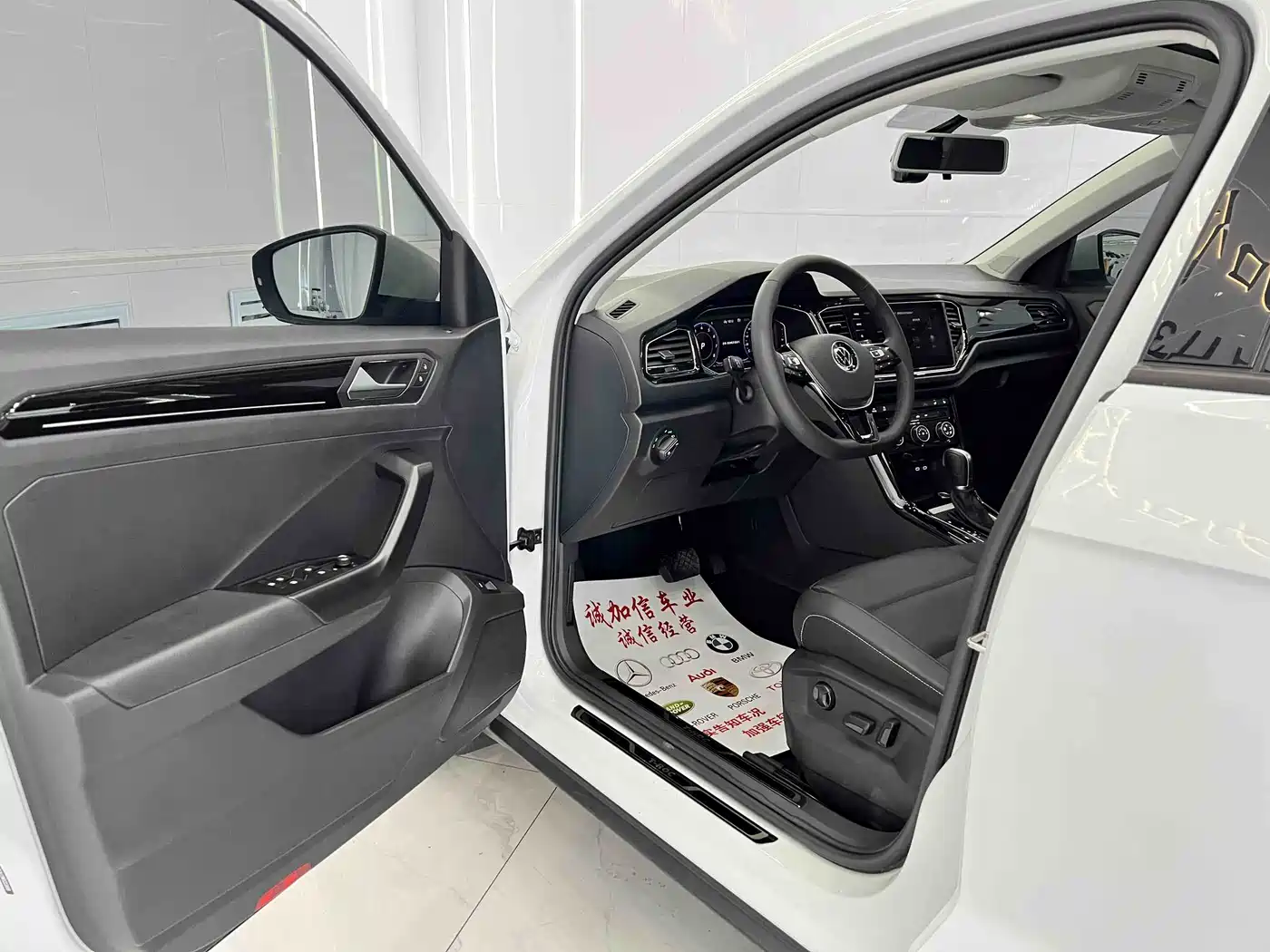 Volkswagen T-ROC 2022 280TSI DSG 2WD Comfort PLUS фото 7