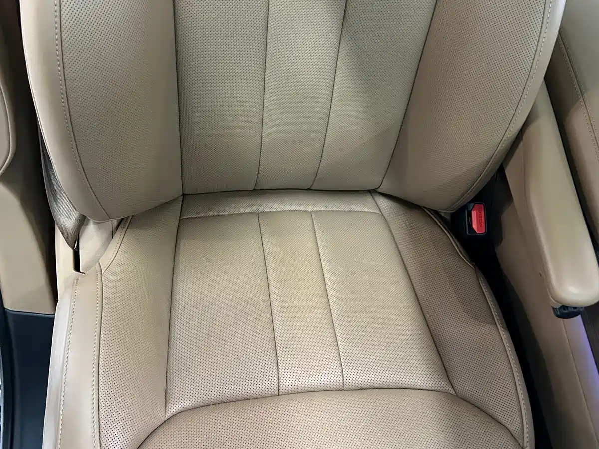 Land Rover Range Rover 2024 3.0 L6 400PS Golden Age Extended 7-Seater фото 25