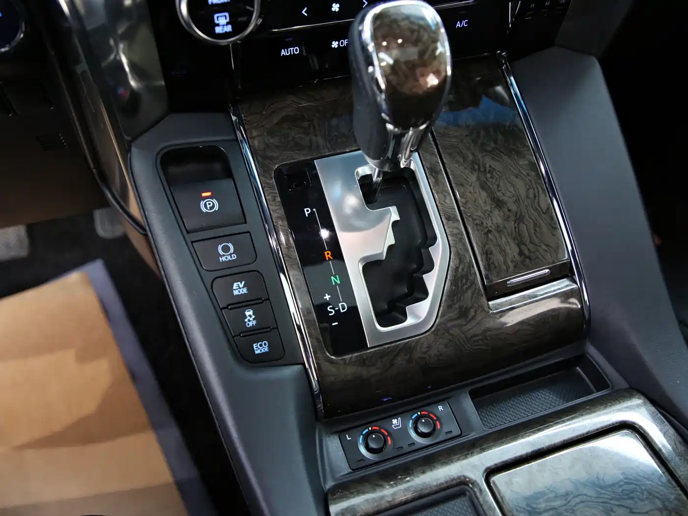 Toyota Vellfire 2021 Crown Hybrid 2.5L HV Supreme Edition фото 15