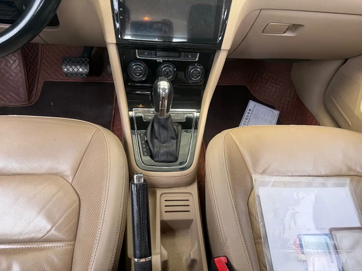 Volkswagen Bora 2013 1.6L Automatic Luxury Model фото 11