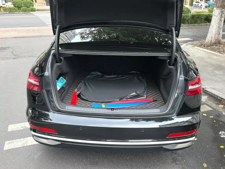 Фото 4 - Audi A6L