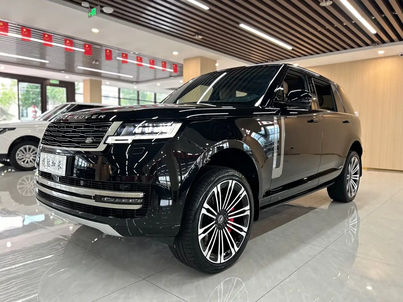 Land Rover Range Rover 2024 3.0 L6 400PS Golden Age Extended 7-Seater