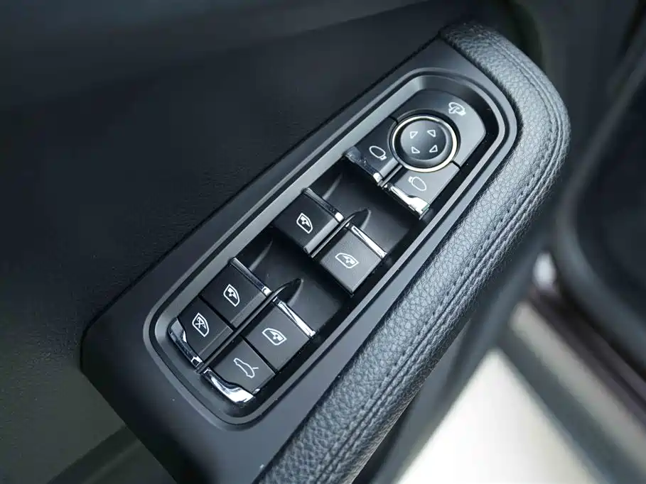 Porsche Macan 2017 Macan 2.0T фото 11