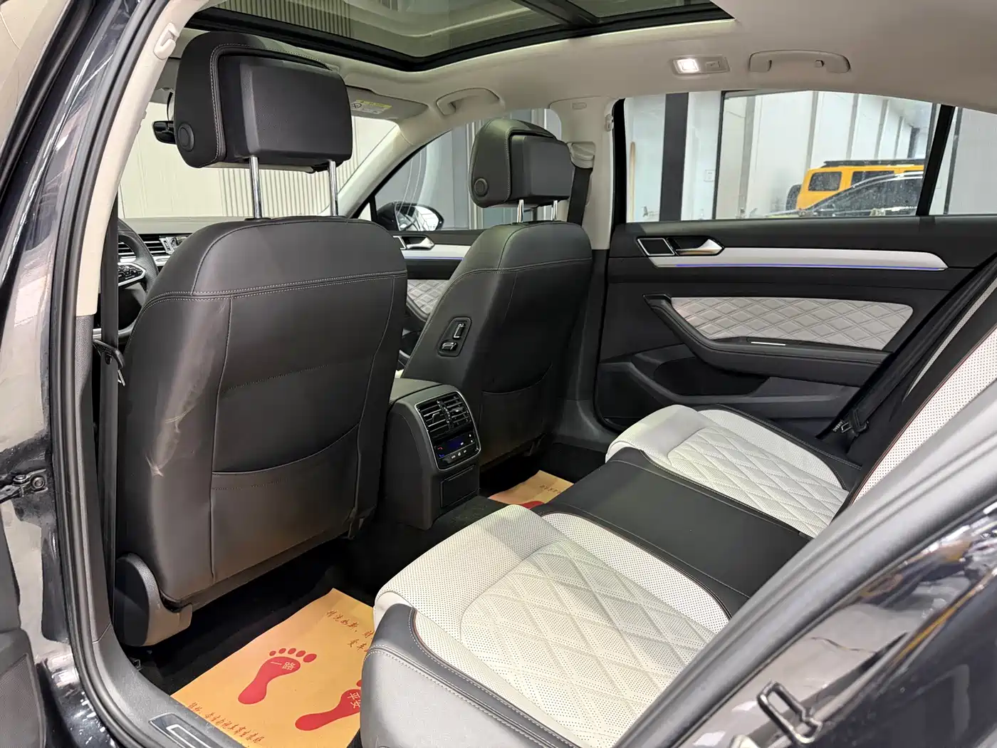 Volkswagen Magotan 2023 Model 2 Million Commemorative Edition 330TSI DSG Luxury фото 8