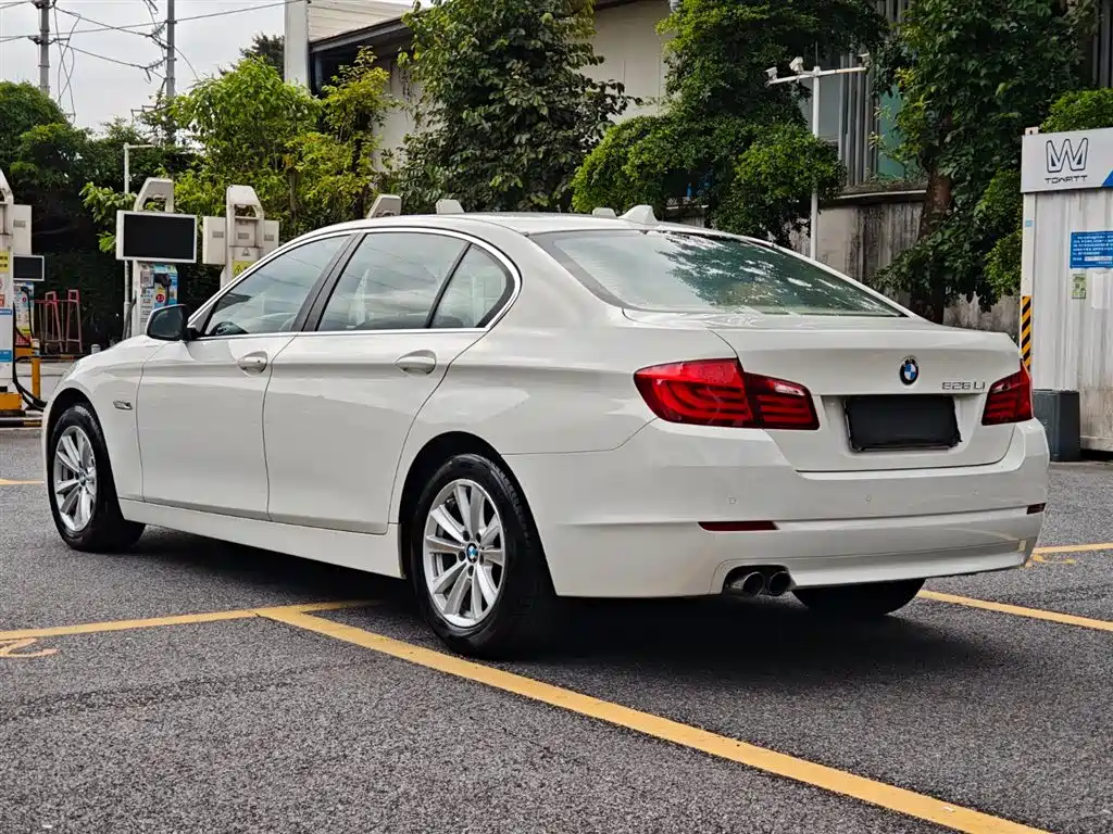 BMW 5 Series 2013 525Li Leadership фото 7