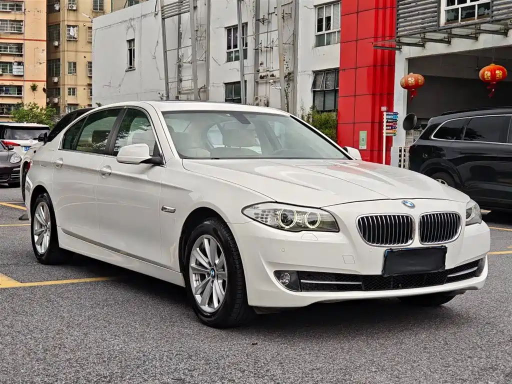 BMW 5 Series 2013 525Li Leadership фото 3