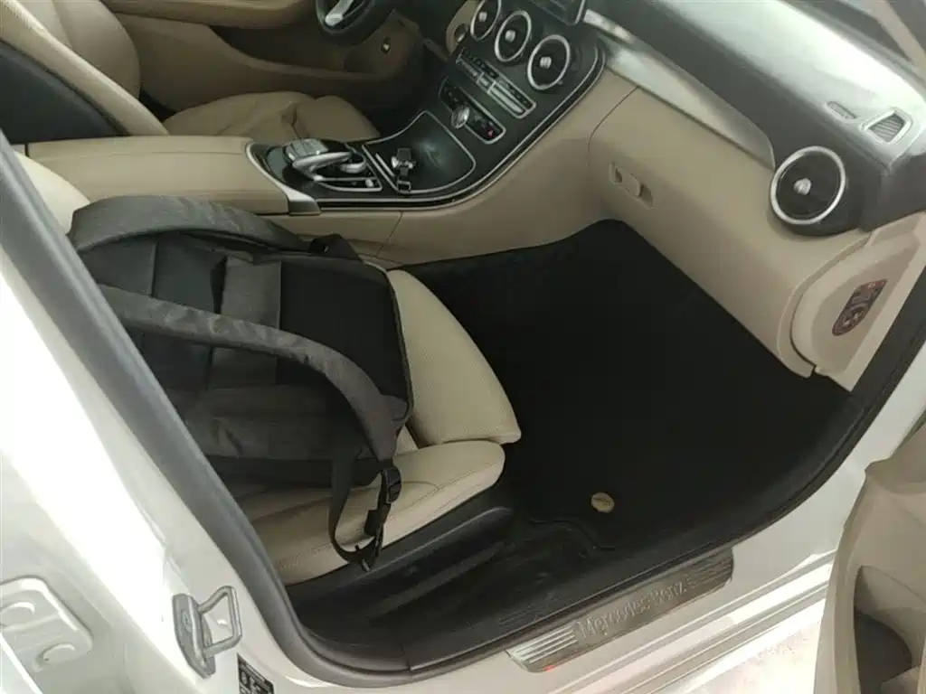 Mercedes-Benz C-Class 2016 C 180 L Sport фото 25