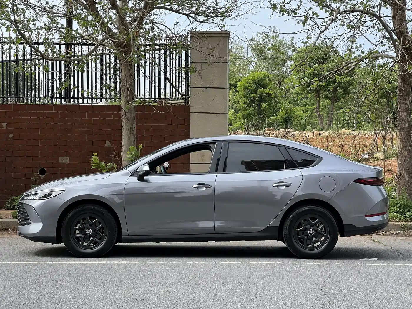 BYD Qin PLUS 2025 DM-i Smart Drive 55KM Leader фото 3