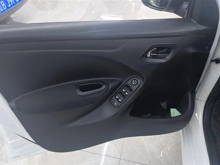 Peugeot 301 2014 1.6L Automatic Comfort Edition фото 7