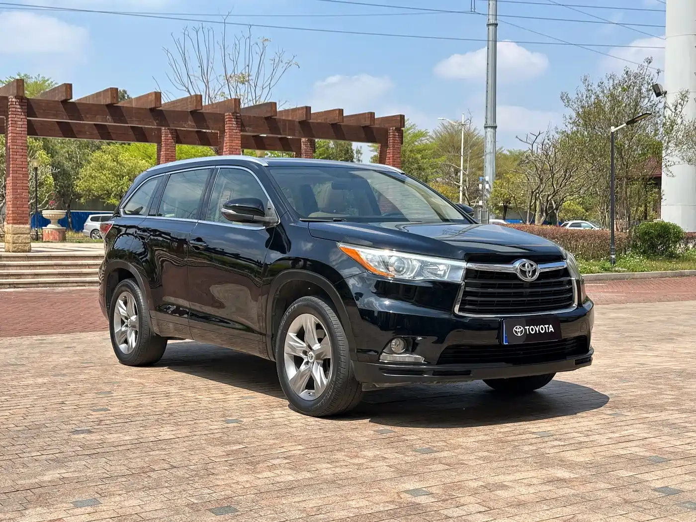 TOYOTA HIGHLANDER