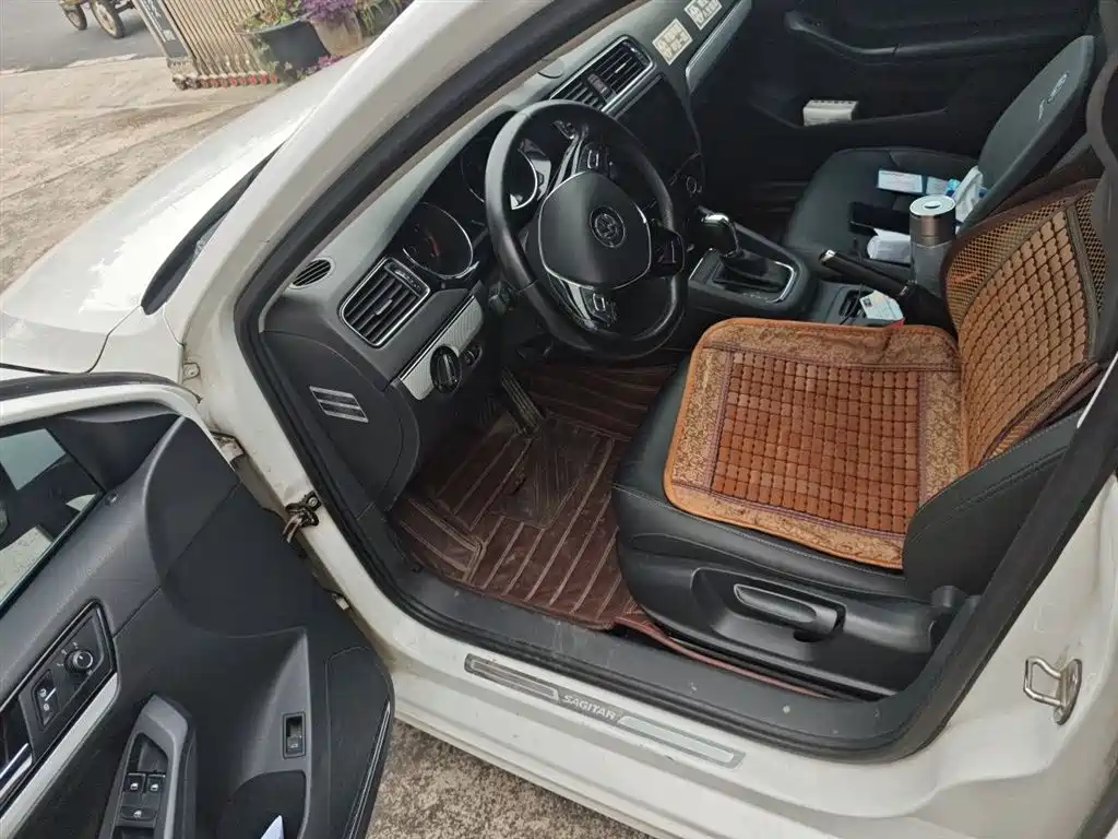 Volkswagen Sagitar 2017 230TSI Automatic Comfort фото 14