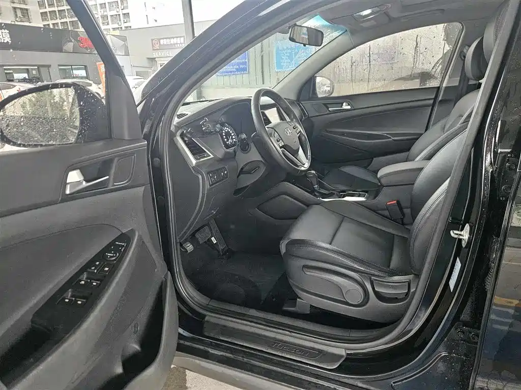 Hyundai Tucson 2015 1.6T Dual Clutch 2WD Leading фото 6
