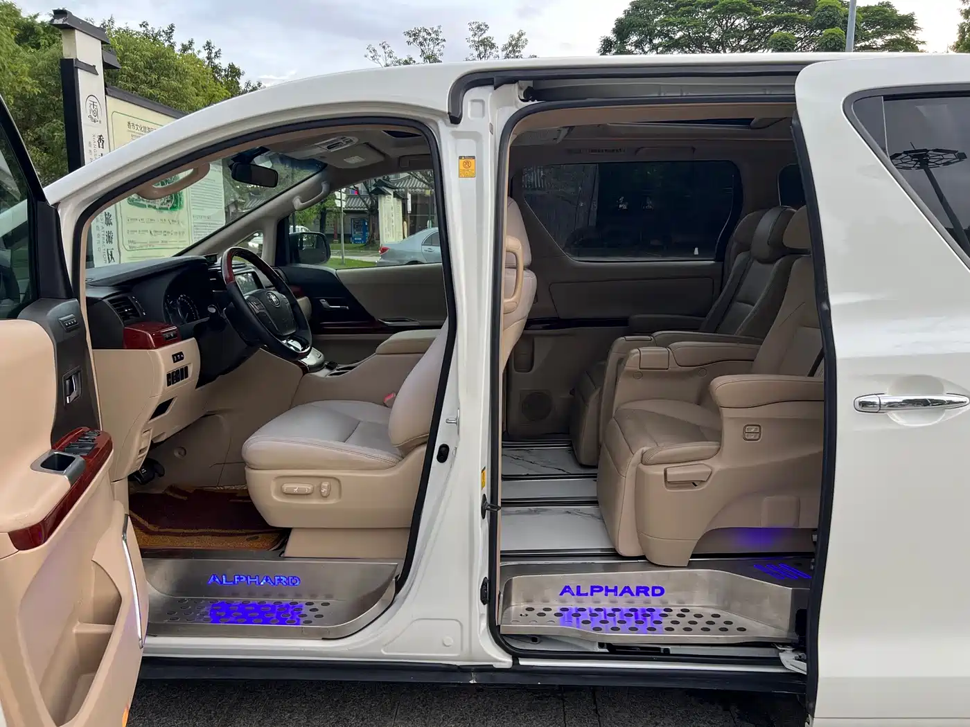 Toyota Alphard 2011 2011 3.5L Luxury Edition