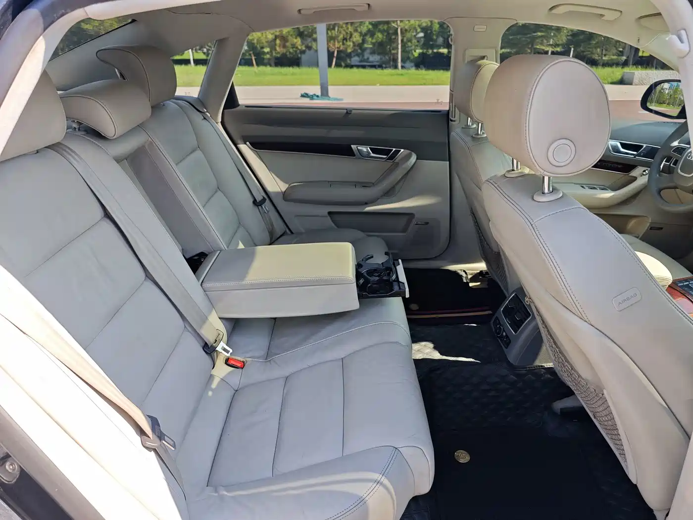 Фото 10 - Audi A6L