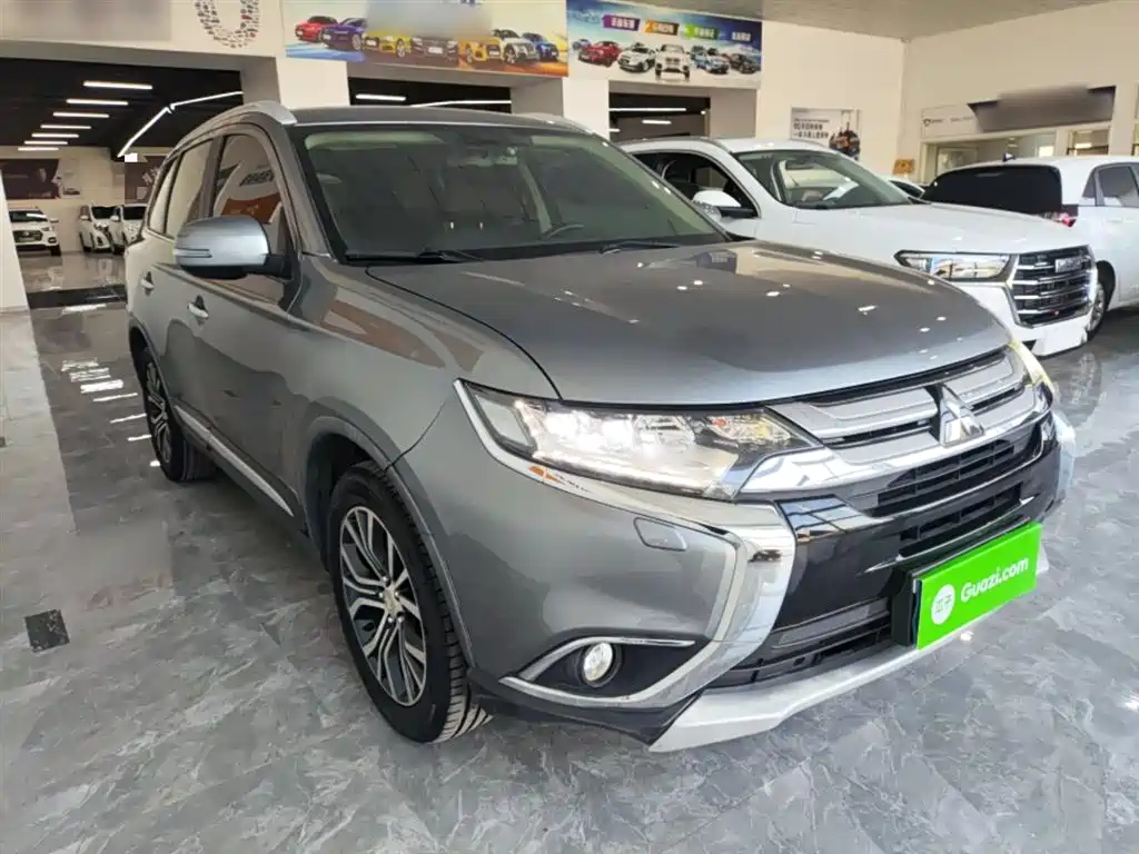 MITSUBISHI OUTLANDER