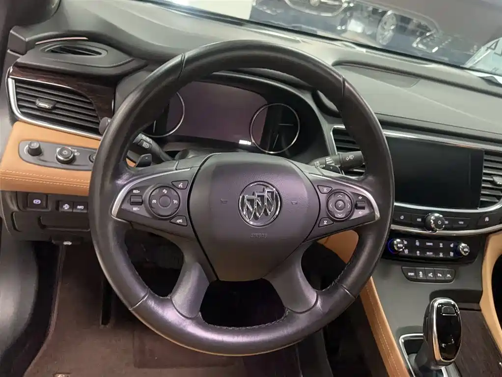 Buick LaCrosse 2018 Model 28T Luxury Edition фото 4
