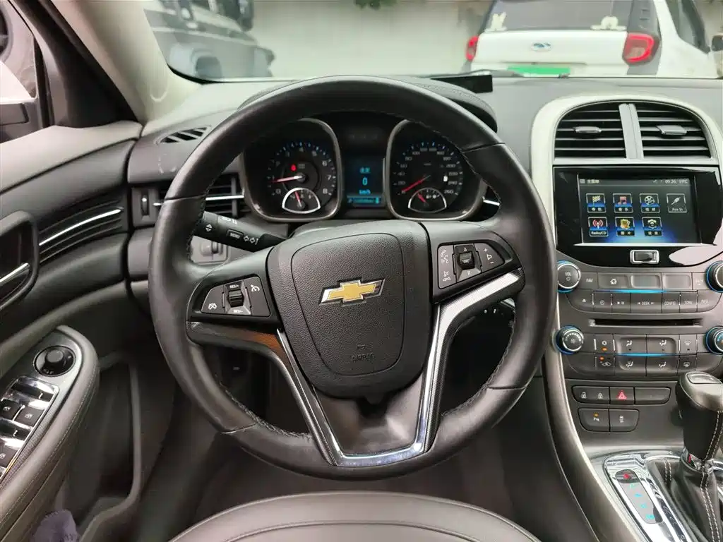 Chevrolet Malibu 2014 2.0L Automatic Luxury фото 11