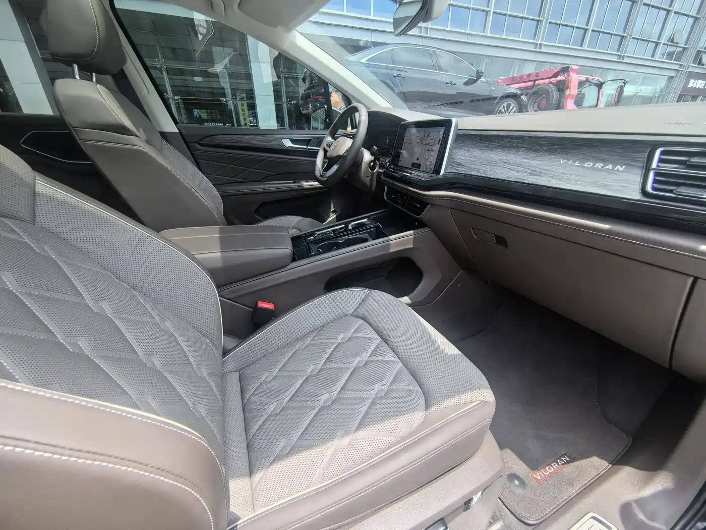 Volkswagen Viloran 2024 380TSI Executive Edition фото 8