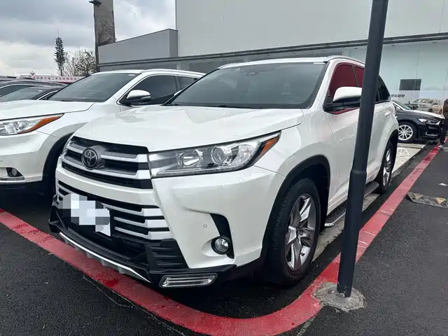 TOYOTA HIGHLANDER