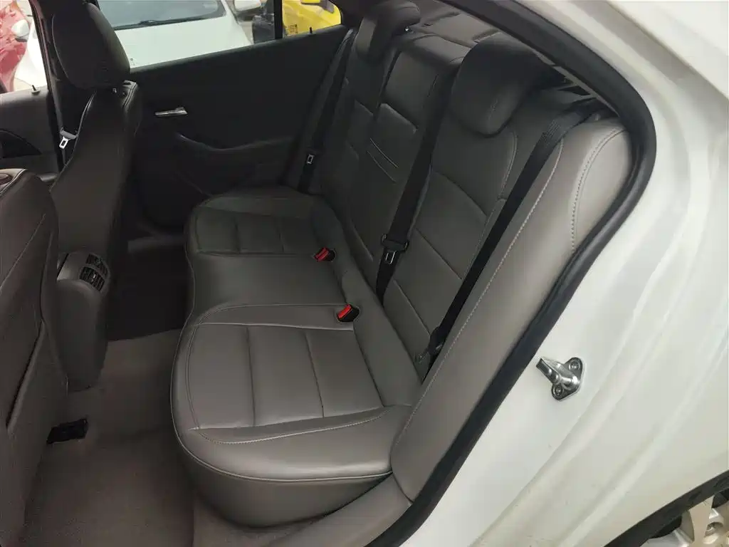 Chevrolet Malibu 2014 2.0L Automatic Luxury фото 17