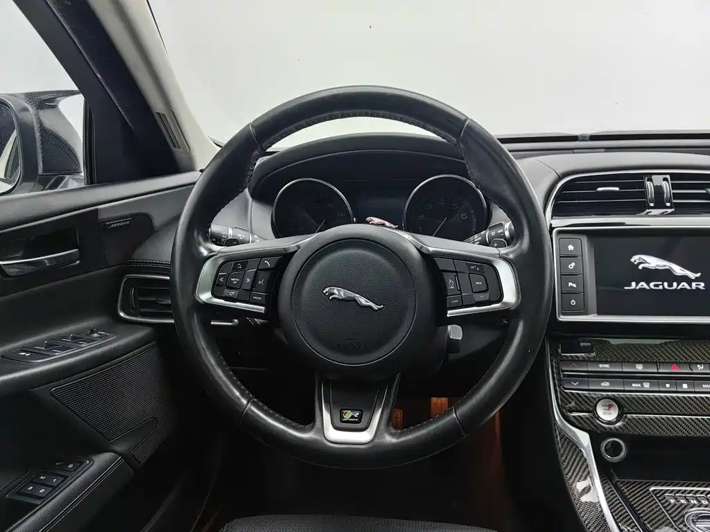 Jaguar XE 2017 2017 2.0T 240PS R-Sport