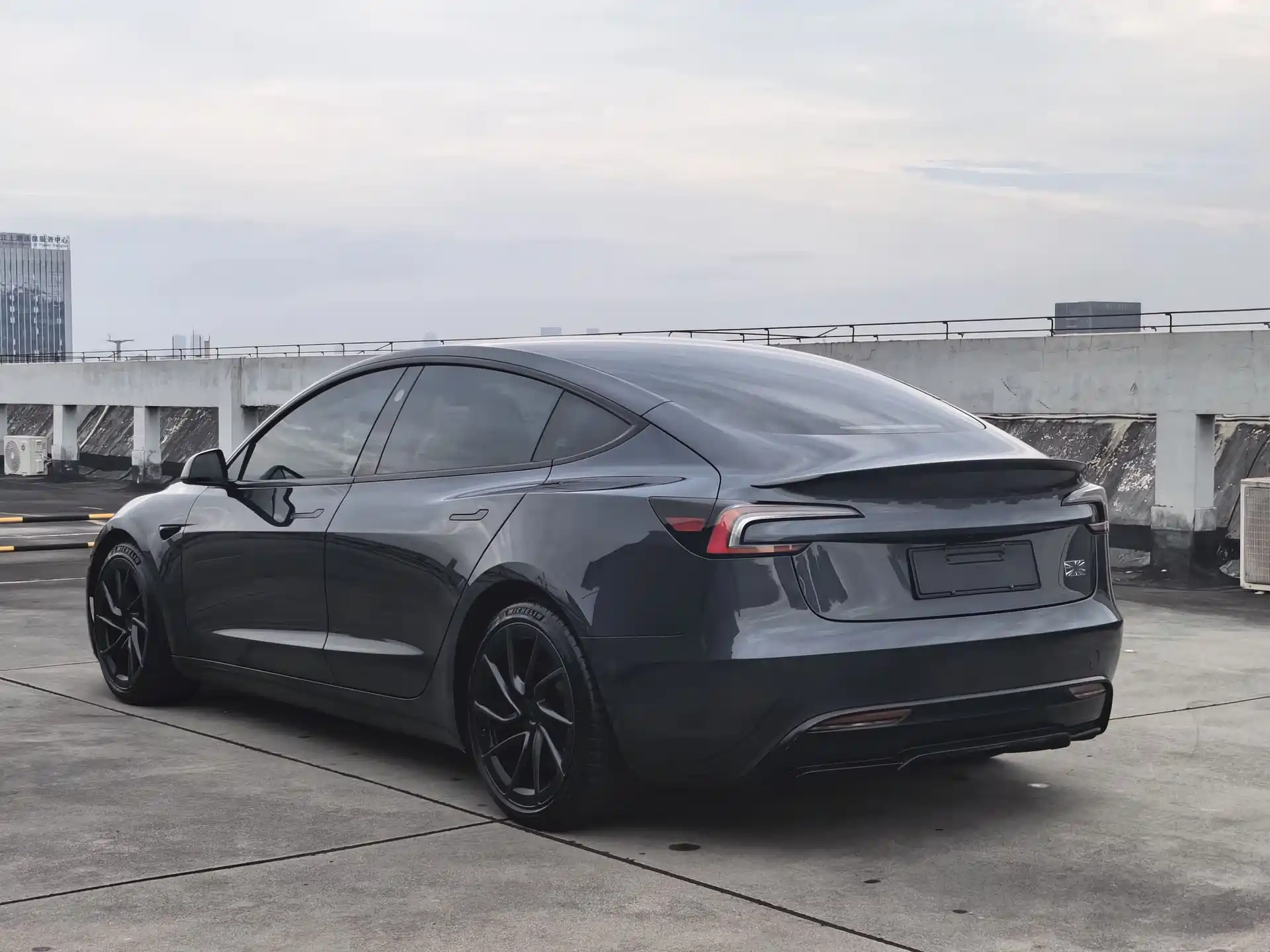 Фото 6 - Tesla Model 3