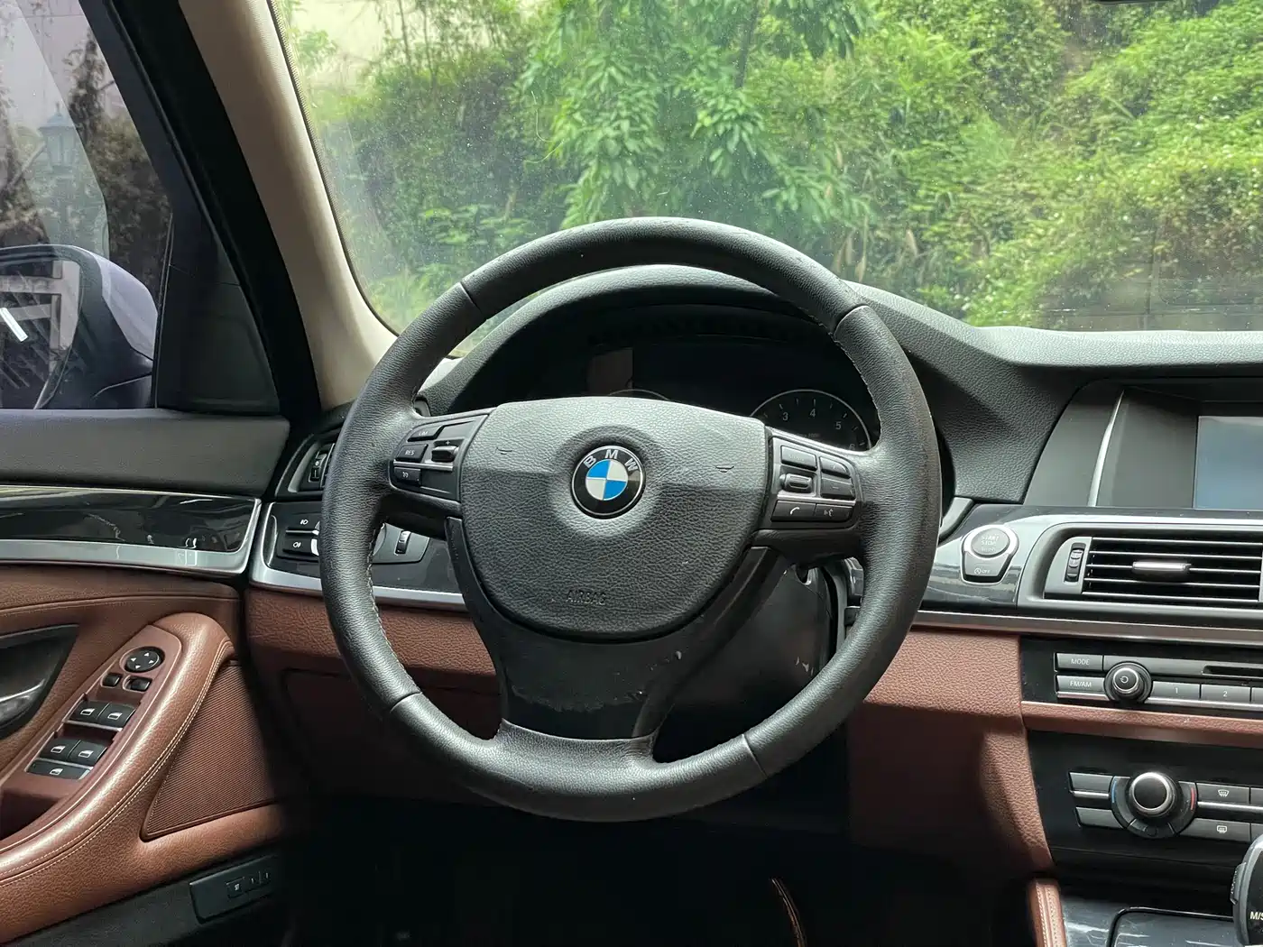 BMW 5 Series 2014 520Li Elegance фото 17