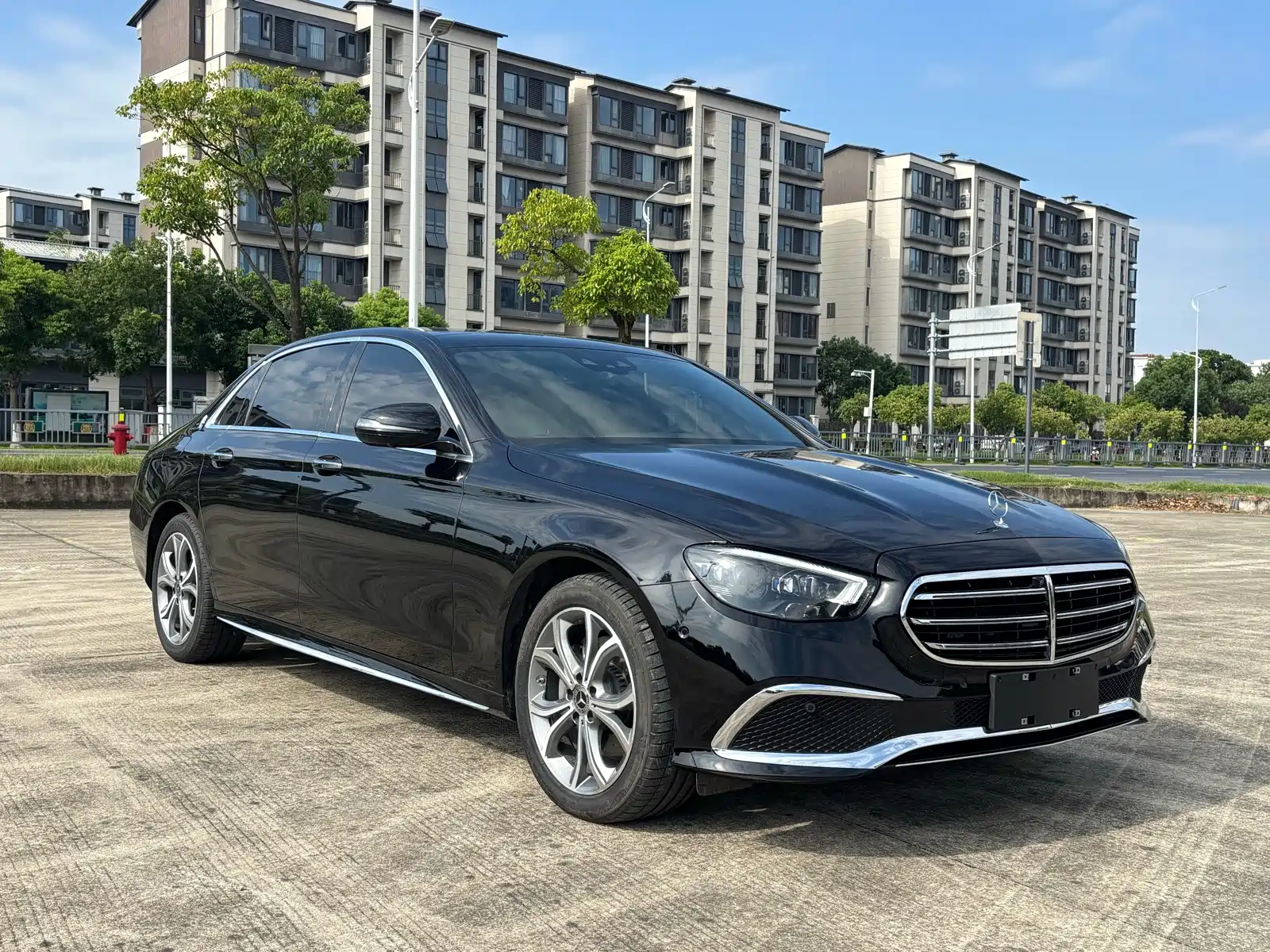صورة 3 - Mercedes-Benz E-Class