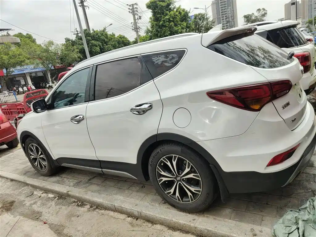 Hyundai Santa Fe 2017 2.0T Automatic 4WD Intelligent 7-Seater фото 6