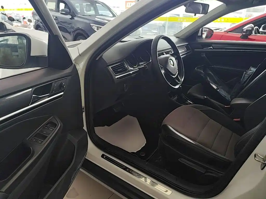 Volkswagen C-TREK 2018 2018 230TSI DSG Comfort